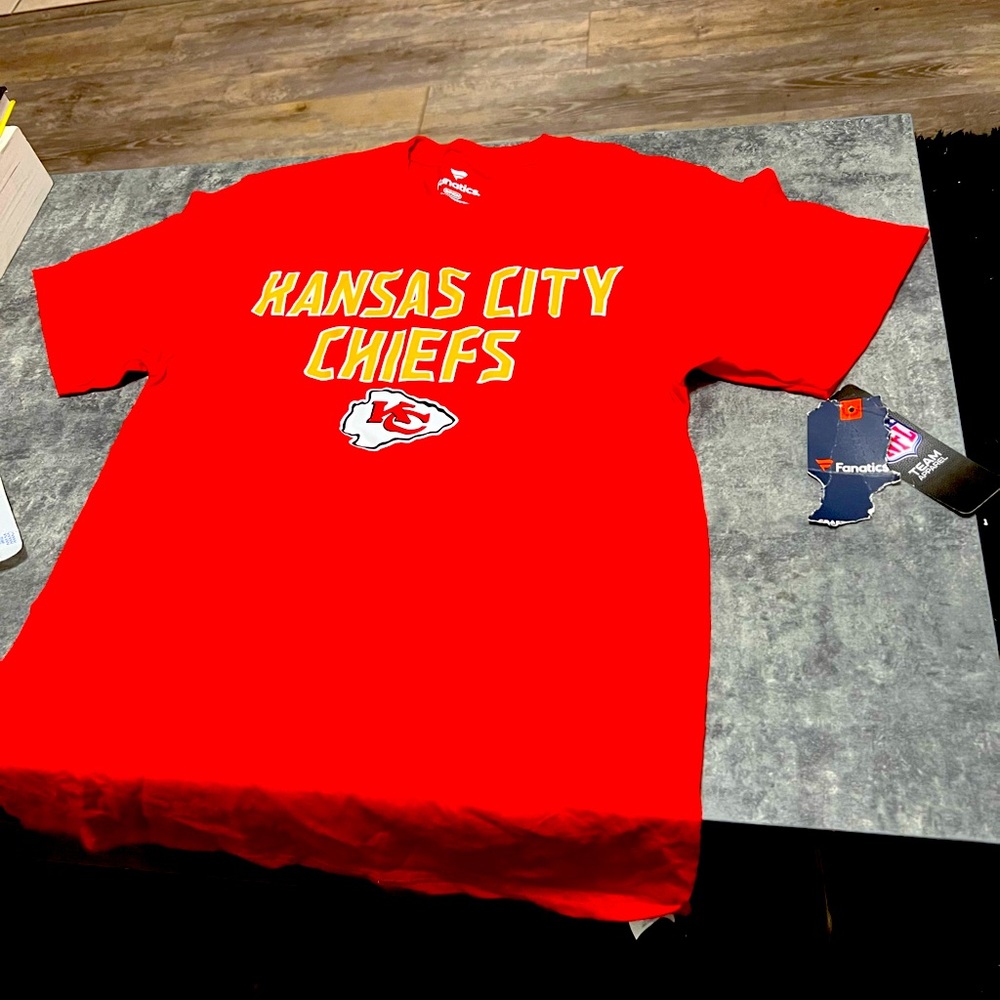 Kansas City chiefs T-shirt men’s small never worn